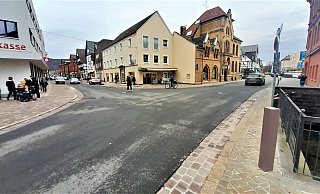 Die Nicolaistraße (Mitte) führt die Verkehrsteilnehmer auf die Grubestraße (von l. kommend) und die Corbiestraße (nach r.). - Simone Flörke Die Nicolaistraße (Mitte) führt die Verkehrsteilnehmer auf die Grubestraße (von l. kommend) und die Corbiestraße (nach r.). - Simone Flörke