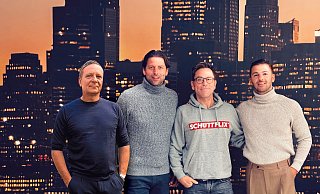 Die Macher von „Triple – Der Schüttflix-Fußballtalk“: Der ehemalige Schalke-Manager Horst Heldt (von links), Weltmeister und BVB-Legende Roman Weidenfeller, Schüttflix-Sprecher Christian Langbehn sowie Sky-Moderator Riccardo Basile bringen ein neues Fernseh-Format an den Start. - Montage: Schüttflix Die Macher von „Triple – Der Schüttflix-Fußballtalk“: Der ehemalige Schalke-Manager Horst Heldt (von links), Weltmeister und BVB-Legende Roman Weidenfeller, Schüttflix-Sprecher Christian Langbehn sowie Sky-Moderator Riccardo Basile bringen ein neues Fernseh-Format an den Start. - Montage: Schüttflix