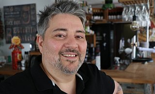 Eduardo Fernández-Terrones ist Inhaber der Tapas-Bar Granada und Vinoteca Sevilla und vielen Menschen in Paderborn bekannt. - Holger Kosbab Eduardo Fernández-Terrones ist Inhaber der Tapas-Bar Granada und Vinoteca Sevilla und vielen Menschen in Paderborn bekannt. - Holger Kosbab