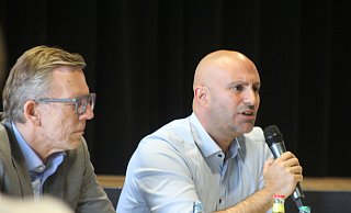 Landrat Ali Dogan (r.) und MKK-Vorstand Olaf Bornemeier wollen sich den Fragen der Kommunalpolitiker in Bad Oeynhausen stellen. - Klaus Frensing Landrat Ali Dogan (r.) und MKK-Vorstand Olaf Bornemeier wollen sich den Fragen der Kommunalpolitiker in Bad Oeynhausen stellen. - Klaus Frensing