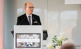 Landtagspräsident André Kuper setzt sich für den Neubau der Gedenkstätte Stalag 326 ein. - Besim Mazhiqi Landtagspräsident André Kuper setzt sich für den Neubau der Gedenkstätte Stalag 326 ein. - Besim Mazhiqi