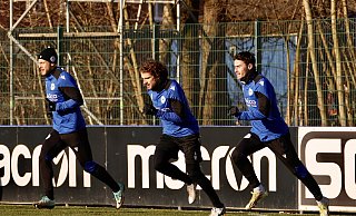 Gleich mittendrin: Mael Corboz (Mitte) bei seinen ersten Sprints im Dress des DSC Arminia Bielefeld. - Peter Unger Gleich mittendrin: Mael Corboz (Mitte) bei seinen ersten Sprints im Dress des DSC Arminia Bielefeld. - Peter Unger