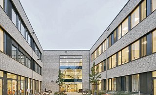 Modernes, hell, barrierefrei: Der Goldbeck-Neubau der Sophienschule, Gymnasium mit fünf Klassen pro Jahrgang in Hannover. - Goldbeck Modernes, hell, barrierefrei: Der Goldbeck-Neubau der Sophienschule, Gymnasium mit fünf Klassen pro Jahrgang in Hannover. - Goldbeck