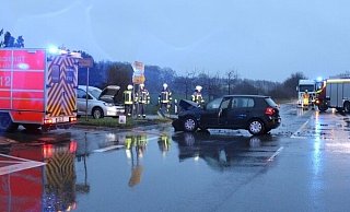 Im Kreuzungsbereich der L770 und der Tonnenheider Straße kam es zum Zusammenstoß zweier Fahrzeuge. - Polizei Minden-Lübbecke Im Kreuzungsbereich der L770 und der Tonnenheider Straße kam es zum Zusammenstoß zweier Fahrzeuge. - Polizei Minden-Lübbecke