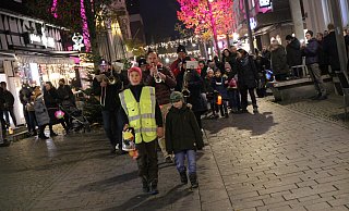 Der traditionelle Laternenumzug zu Beginn des Weihnachtsmarktes wird auch in diesem Jahr wieder stattfinden. - JAN-HENRIK GERDENER Der traditionelle Laternenumzug zu Beginn des Weihnachtsmarktes wird auch in diesem Jahr wieder stattfinden. - JAN-HENRIK GERDENER