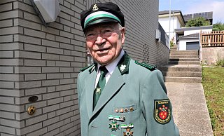Willi Berost aus Scherfede ist 92 Jahre und seit 75 Jahren Mitglied bei den Schützen. - Simone Flörke Willi Berost aus Scherfede ist 92 Jahre und seit 75 Jahren Mitglied bei den Schützen. - Simone Flörke