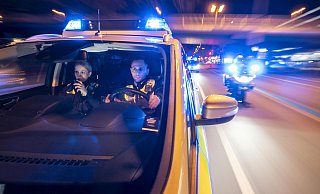 Die Polizei Bielefeld verfolgte die vier Männer in dem AMG Geländewagen über die Detmolder Straße. - Symbolfoto: Polizei Die Polizei Bielefeld verfolgte die vier Männer in dem AMG Geländewagen über die Detmolder Straße. - Symbolfoto: Polizei