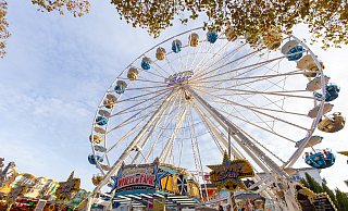 Das Riesenrad "Movie Star" ist die auffälligste Attraktion. - Niklas Tüns Das Riesenrad "Movie Star" ist die auffälligste Attraktion. - Niklas Tüns