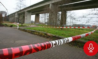 Tatort: Die Mordkommission sperrte den Parkplatz unter dem Schildescher Viadukt seit dem Abend des 21. Dezember 2006 komplett ab. Bis heute ist die Tat als Oberseemord in Bielefeld bekannt. - Andreas Zobe Tatort: Die Mordkommission sperrte den Parkplatz unter dem Schildescher Viadukt seit dem Abend des 21. Dezember 2006 komplett ab. Bis heute ist die Tat als Oberseemord in Bielefeld bekannt. - Andreas Zobe
