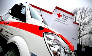 Ein Krankentransportwagen (KTW) vor dem DRK-Gebäude an der Sachsenstraße in Bünde. - Gerald Dunkel Ein Krankentransportwagen (KTW) vor dem DRK-Gebäude an der Sachsenstraße in Bünde. - Gerald Dunkel