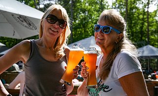 Rund 120 verschiedene, internationale Biersorten können auf dem "Beer und Food-Festival" getrunken werden. - IMAGO/localpic Rund 120 verschiedene, internationale Biersorten können auf dem "Beer und Food-Festival" getrunken werden. - IMAGO/localpic