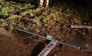 Straßenschilder liegen am Boden. - Samtgemeinde Boffzen Straßenschilder liegen am Boden. - Samtgemeinde Boffzen