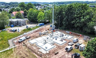 Auf dem abgängigen Sportplatz an der Grundschule Hillegossen haben nun die Bauarbeiten für die neue Kita begonnen. - Eike J. Horstmann Auf dem abgängigen Sportplatz an der Grundschule Hillegossen haben nun die Bauarbeiten für die neue Kita begonnen. - Eike J. Horstmann