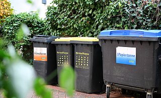 Ab dem 1. Oktober 2024 gilt der neue Abfallkalender für die Stadt Bielefeld. - BARBARA FRANKE Ab dem 1. Oktober 2024 gilt der neue Abfallkalender für die Stadt Bielefeld. - BARBARA FRANKE