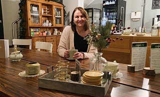 Judith Klamer trifft im Café "Einfach so" die letzten Vorbereitungen für den Heiligabend. - Nicole Bliesener Judith Klamer trifft im Café "Einfach so" die letzten Vorbereitungen für den Heiligabend. - Nicole Bliesener