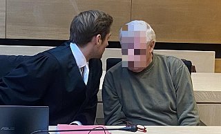 Der angeklagte Bielefelder - hier mit Strafverteidiger Jan Gruner - betonte, dass er von der Tat keinerlei Erinnerungen mehr hat. - Jürgen Mahncke Der angeklagte Bielefelder - hier mit Strafverteidiger Jan Gruner - betonte, dass er von der Tat keinerlei Erinnerungen mehr hat. - Jürgen Mahncke
