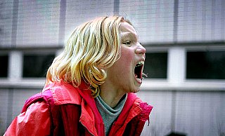 In dem Filmdrama „Systemsprenger“ verkörpert Helena Zengel, bei den Dreharbeiten neun Jahre alt, das Mädchen „Benni“, das einen Leidensweg zwischen Heimaufenthalten und erfolglosen Anti-Aggressions-Trainings durchläuft. - Port au Prince Home In dem Filmdrama „Systemsprenger“ verkörpert Helena Zengel, bei den Dreharbeiten neun Jahre alt, das Mädchen „Benni“, das einen Leidensweg zwischen Heimaufenthalten und erfolglosen Anti-Aggressions-Trainings durchläuft. - Port au Prince Home
