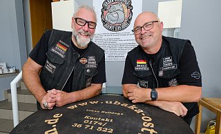 Maik Draisvogt, alias "Grandpa" und Michael Rüschenbeck, alias "Popeye", setzen sich mit dem Verein U.B.A.K.A Ostwestfalen für finanziell benachteiligte Kinder ein. - Andreas Zobe Maik Draisvogt, alias "Grandpa" und Michael Rüschenbeck, alias "Popeye", setzen sich mit dem Verein U.B.A.K.A Ostwestfalen für finanziell benachteiligte Kinder ein. - Andreas Zobe