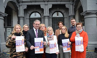 Mit der Aktion "Gewalt kommt nicht in die Tüte" möchte die Stadt Paderborn betroffene Frauen unterstützen. - Stadt Paderborn Mit der Aktion "Gewalt kommt nicht in die Tüte" möchte die Stadt Paderborn betroffene Frauen unterstützen. - Stadt Paderborn