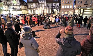 Das Bündnis für Demokratie und Toleranz im Kreis Höxter lädt am Montag wieder auf den Neustadtmarktplatz ein. - Simone Flörke Das Bündnis für Demokratie und Toleranz im Kreis Höxter lädt am Montag wieder auf den Neustadtmarktplatz ein. - Simone Flörke