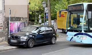 So wie an der Elisabethstraße parken Autofahrer immer wieder rücksichtlos auf Geh- und Radwegen. - Frank-Michael Kiel-Steinkamp So wie an der Elisabethstraße parken Autofahrer immer wieder rücksichtlos auf Geh- und Radwegen. - Frank-Michael Kiel-Steinkamp