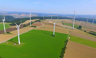 Östlich von Haarbrück drehen sich bereits einige Windkraftanlagen. Es sollen noch weitere im Beverunger Stadtgebiet hinzukommen. - Archivfoto: Jens Reddeker Östlich von Haarbrück drehen sich bereits einige Windkraftanlagen. Es sollen noch weitere im Beverunger Stadtgebiet hinzukommen. - Archivfoto: Jens Reddeker