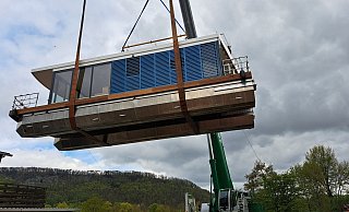 Das Floating House schwebt in der Luft. - Matthias Reiprich Das Floating House schwebt in der Luft. - Matthias Reiprich