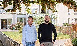 Stefan Kruse (l.) übernimmt ab Mitte Oktober die Leitung des St.-Antonius-Seniorenhauses. Unterstützt wird er dabei von Pflegedienstleiter Sebastian Rasche. - KHWE Stefan Kruse (l.) übernimmt ab Mitte Oktober die Leitung des St.-Antonius-Seniorenhauses. Unterstützt wird er dabei von Pflegedienstleiter Sebastian Rasche. - KHWE