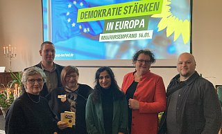 Britta Haßelmann (v. l.), Robert Wenzel, Irmgard Pehle, Shahina Gambir, Christina Orsei und Maik Babenhauserheide begrüßten zahlreiche Mitglieder beim Neujahrsempfang von Bündnis 90/Die Grünen. - Felix Eisele Britta Haßelmann (v. l.), Robert Wenzel, Irmgard Pehle, Shahina Gambir, Christina Orsei und Maik Babenhauserheide begrüßten zahlreiche Mitglieder beim Neujahrsempfang von Bündnis 90/Die Grünen. - Felix Eisele