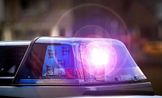 Die Frau fährt Schlangenlinien und wird schließlich von der Polizei gestoppt. - Andreas Frücht Die Frau fährt Schlangenlinien und wird schließlich von der Polizei gestoppt. - Andreas Frücht
