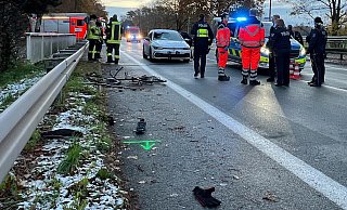 Die Herzebrocker Straße blieb während der Unfallaufnahme voll gesperrt. - NW Die Herzebrocker Straße blieb während der Unfallaufnahme voll gesperrt. - NW