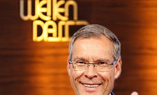 Außenwetten der besonderen Art: Die Bürgermeister der 13 kreisangehörigen Kommunen wetten anlässlich des Kreisjubiläums mit Landrat Sven-Georg Adenauer. - Andreas Frücht Außenwetten der besonderen Art: Die Bürgermeister der 13 kreisangehörigen Kommunen wetten anlässlich des Kreisjubiläums mit Landrat Sven-Georg Adenauer. - Andreas Frücht