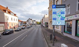 Eine der großen Anzeigetafeln steht an der Detmolder Straße - Niklas Tüns Eine der großen Anzeigetafeln steht an der Detmolder Straße - Niklas Tüns
