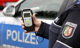 Alkoholvortest können Polizisten helfen, einen ersten Verdacht zu bekräftigen. - Jochen Tack Alkoholvortest können Polizisten helfen, einen ersten Verdacht zu bekräftigen. - Jochen Tack