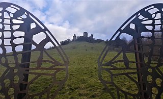 Neue Höhenflüge am Desenberg? Die sollen mit einer attraktiveren Infrastruktur an dem markanten Punkt in der Warburger Börde möglich sein. - Simone Flörke Neue Höhenflüge am Desenberg? Die sollen mit einer attraktiveren Infrastruktur an dem markanten Punkt in der Warburger Börde möglich sein. - Simone Flörke