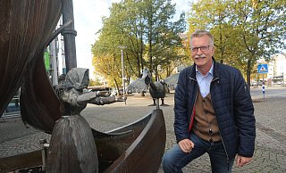 Gut 40 Jahre war der gebürtige Nettelstedter Ralf Steinmeyer in Diensten der Polizei. Der langjährige Pressesprecher der Polizei Minden-Lübbecke würdigt die gute Kollegialität, freut sich nun aber auf den Ruhestand. - Joern Spreen-Ledebur Gut 40 Jahre war der gebürtige Nettelstedter Ralf Steinmeyer in Diensten der Polizei. Der langjährige Pressesprecher der Polizei Minden-Lübbecke würdigt die gute Kollegialität, freut sich nun aber auf den Ruhestand. - Joern Spreen-Ledebur