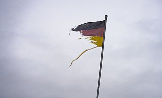 Kritiker sehen Deutschlands Wirtschaft im Niedergang und warnen vor einer De-Industrialisierung. - picture alliance/dpa Kritiker sehen Deutschlands Wirtschaft im Niedergang und warnen vor einer De-Industrialisierung. - picture alliance/dpa