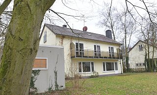 Für die zwei kleineren Häuser (Hausnummern 39 und 43) stellte sich die BImA einen Verkaufspreis von 810.000 Euro vor; für die zwei größeren Objekte (Hausnummern 41 hier zu sehen und 45) sogar 900.000 Euro. - Jens Dünhölter Für die zwei kleineren Häuser (Hausnummern 39 und 43) stellte sich die BImA einen Verkaufspreis von 810.000 Euro vor; für die zwei größeren Objekte (Hausnummern 41 hier zu sehen und 45) sogar 900.000 Euro. - Jens Dünhölter
