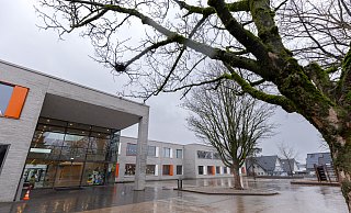Aus dem Grundschulverbund Bonhoeffer-Heinrich wird die Grundschule Schloß Neuhaus. - Niklas Tüns Aus dem Grundschulverbund Bonhoeffer-Heinrich wird die Grundschule Schloß Neuhaus. - Niklas Tüns