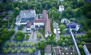Ein Neubau für das Krankenhaus (Foto) und die Auguste-Viktoria-Klinik in Bad Oeynhausen soll nach Schätzungen der Mühlenkreiskliniken 225 Millionen Euro kosten. - THORSTEN ULONSKA Ein Neubau für das Krankenhaus (Foto) und die Auguste-Viktoria-Klinik in Bad Oeynhausen soll nach Schätzungen der Mühlenkreiskliniken 225 Millionen Euro kosten. - THORSTEN ULONSKA