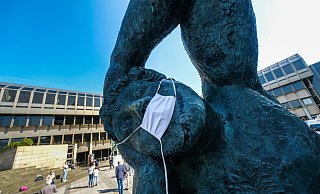 Die Missachtung der Maskenpflicht durch die AfD-Vertreterin löste im Saal des neuen Rathauses einen Eklat aus. - Symbolfoto: Andreas Zobe Die Missachtung der Maskenpflicht durch die AfD-Vertreterin löste im Saal des neuen Rathauses einen Eklat aus. - Symbolfoto: Andreas Zobe