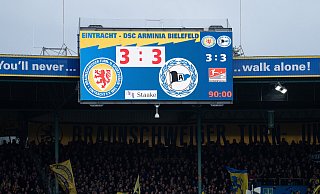 3:3 - in anderen Konstellationen wäre das für Arminia vielleicht noch ein akzeptables Ergebnis gewesen. Doch die verspielte Drei-Tore-Führung wirft noch mehr Fragen auf, ob der DSC dem Abstiegskampf gewachsen ist. - picture alliance/dpa 3:3 - in anderen Konstellationen wäre das für Arminia vielleicht noch ein akzeptables Ergebnis gewesen. Doch die verspielte Drei-Tore-Führung wirft noch mehr Fragen auf, ob der DSC dem Abstiegskampf gewachsen ist. - picture alliance/dpa