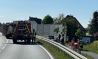 Der Fahrer kam mit seinem Seat Cupra von der Fahrbahn ab. - Feuerwehr Löhne Der Fahrer kam mit seinem Seat Cupra von der Fahrbahn ab. - Feuerwehr Löhne