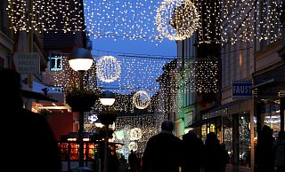 Stimmungsvolle Weihnachtsmärkte locken die Besucher am ersten Adventswochenende in die Innenstädte. - Bernd Horstmann Stimmungsvolle Weihnachtsmärkte locken die Besucher am ersten Adventswochenende in die Innenstädte. - Bernd Horstmann