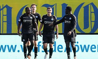 Max Kruse (Mitte) und die anderen Einwechselspieler aus dem Braunschweigspiel haben gezündet. - IMAGO/Christian Schroedter Max Kruse (Mitte) und die anderen Einwechselspieler aus dem Braunschweigspiel haben gezündet. - IMAGO/Christian Schroedter
