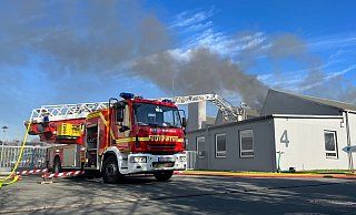 In einer Lagerhalle am Werningshof ist ein Feuer ausgebrochen. - Charlotte Mahncke In einer Lagerhalle am Werningshof ist ein Feuer ausgebrochen. - Charlotte Mahncke