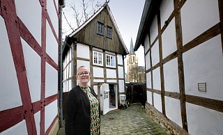 Die Gütersloherin Astrid Grewe hat sich vor drei Jahren sofort in das Mini-Haus Am Alten Kirchplatz verguckt: "Es hat sofort gepasst." - Andreas Frücht Die Gütersloherin Astrid Grewe hat sich vor drei Jahren sofort in das Mini-Haus Am Alten Kirchplatz verguckt: "Es hat sofort gepasst." - Andreas Frücht