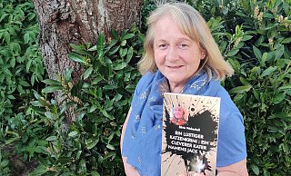 Das mitunter witzigste und spannendste Buch ist laut Autorin Silvia Wobschall ihr Katzenkrimi mit dem Kater Jack. Das Buch hat drei Teile. "Alles ohne Mord und Totschlag und mit Happy End", verspricht die Autorin. - Anastasia von Fugler Das mitunter witzigste und spannendste Buch ist laut Autorin Silvia Wobschall ihr Katzenkrimi mit dem Kater Jack. Das Buch hat drei Teile. "Alles ohne Mord und Totschlag und mit Happy End", verspricht die Autorin. - Anastasia von Fugler