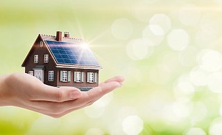 Die Versprechungen, die der Angeklagte seinen Kunden machte, waren nur vorgegaukelt. Tatsächlich wurden trotz der gezahlten Anzahlungen keine Solarmodule installiert. - stokkete - stock.adobe.com Die Versprechungen, die der Angeklagte seinen Kunden machte, waren nur vorgegaukelt. Tatsächlich wurden trotz der gezahlten Anzahlungen keine Solarmodule installiert. - stokkete - stock.adobe.com