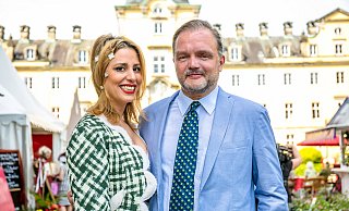 Fürst und Fürstin laden zur Landpartie auf ihr Schloss nach Bückeburg ein. - BeilQuadrat Fürst und Fürstin laden zur Landpartie auf ihr Schloss nach Bückeburg ein. - BeilQuadrat